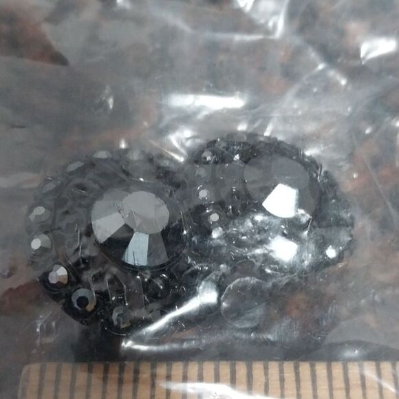 7 Authentic St.John Buttons...New - Picture 6 of 7